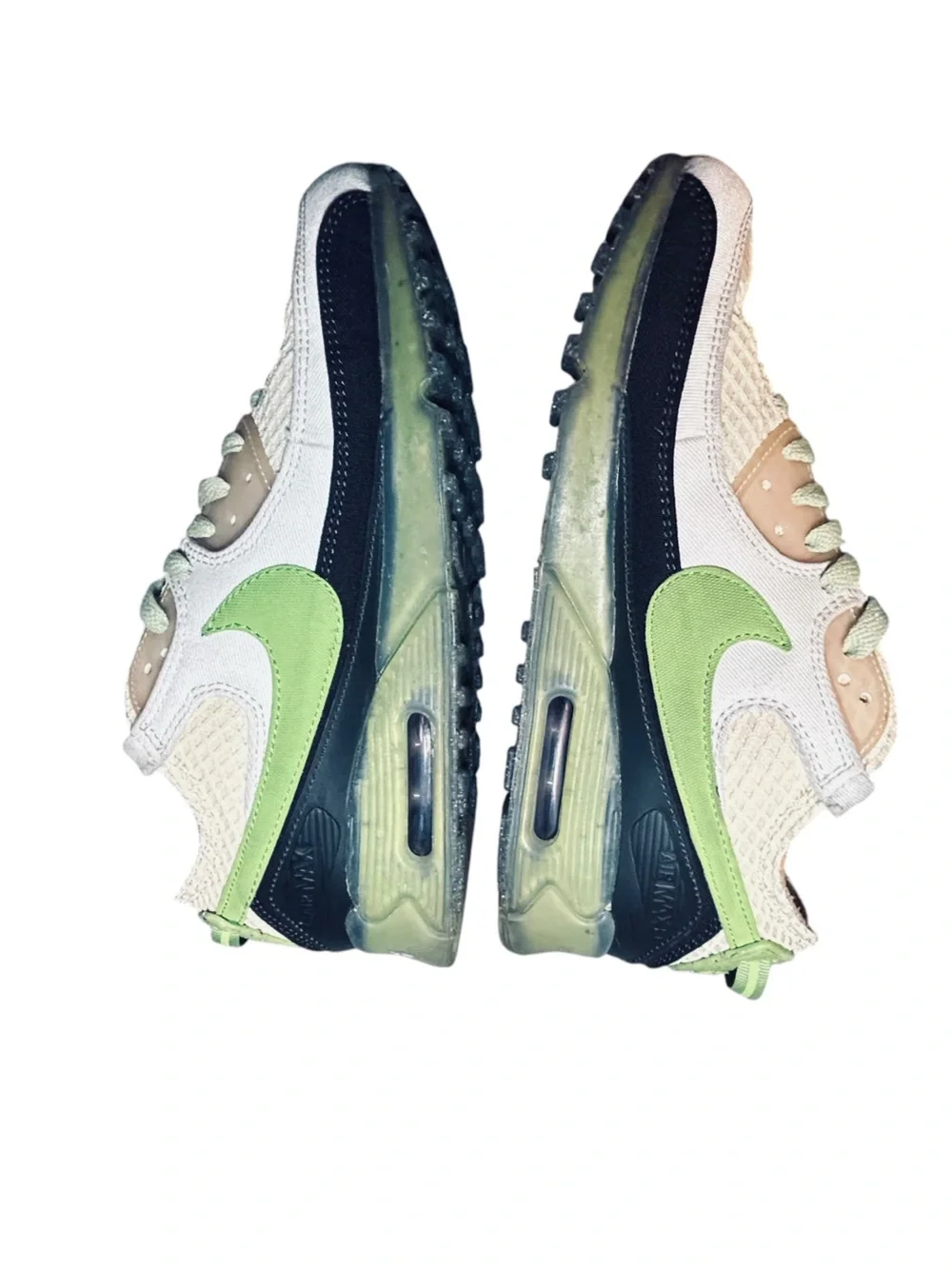 Nike White & Pale Green Sneakers size 9 1/2